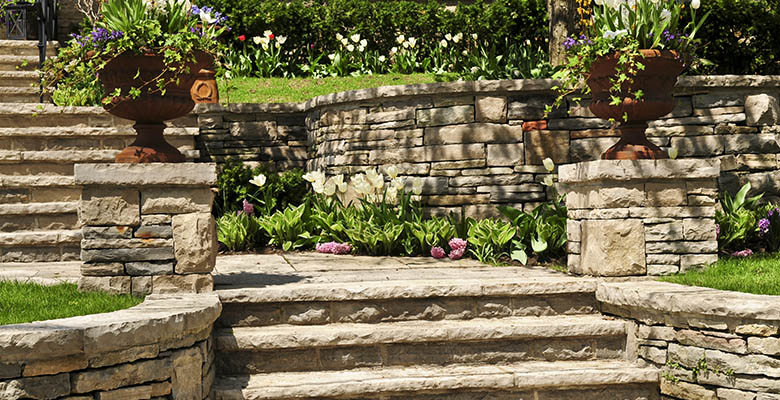 Constructing Paving Stone Retaining Walls – Some Useful Tips